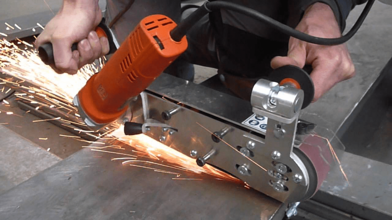 Grind and welding process: Removing the Weld Seam | 2020